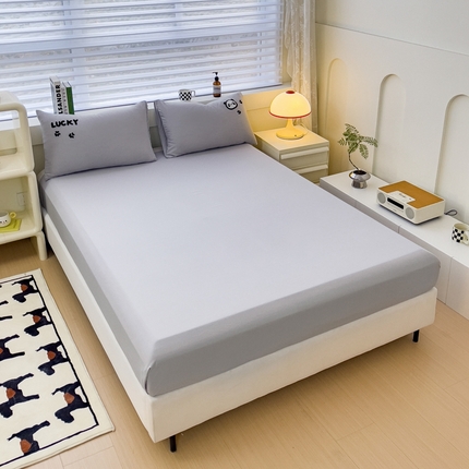 91家纺网 家纺一手货源 找家纺 梦嘉居 2024新款直播热款A类ins风多巴胺色超柔亲肤磨毛纯色水洗棉毛巾绣套件-单床笠 幸运熊猫-太空灰