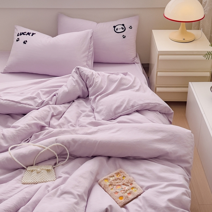 91家纺网 家纺一手货源 找家纺 梦嘉居 2024新款直播热款A类ins风多巴胺色超柔亲肤磨毛纯色水洗棉毛巾绣套件-单床笠 幸运熊猫-水仙紫