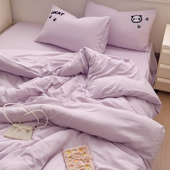 91家纺网 家纺一手货源 找家纺 梦嘉居 2024新款直播热款A类ins风多巴胺色超柔亲肤磨毛纯色水洗棉毛巾绣套件-单床笠 幸运熊猫-水仙紫