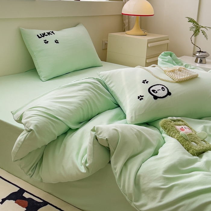 91家纺网 家纺一手货源 找家纺 梦嘉居 2024新款直播热款A类ins风多巴胺色超柔亲肤磨毛纯色水洗棉毛巾绣套件-单床笠 幸运熊猫-清新绿