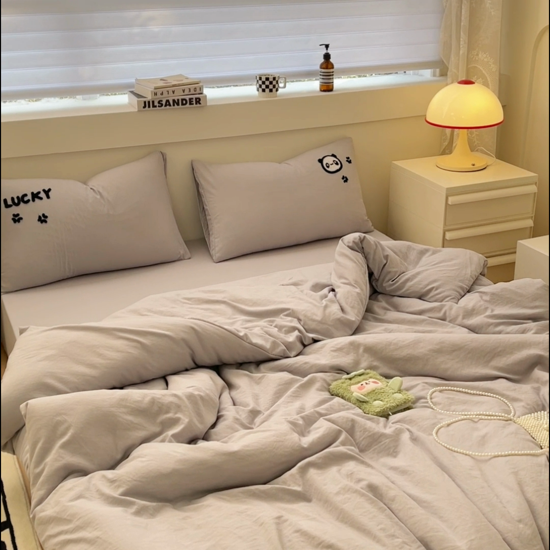 91家纺网 家纺一手货源 找家纺 梦嘉居 2024新款直播热款A类ins风多巴胺色超柔亲肤磨毛纯色水洗棉毛巾绣套件-单床笠 幸运熊猫-太空灰