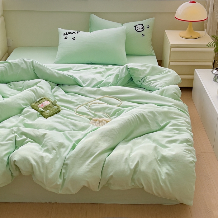 91家纺网 家纺一手货源 找家纺 梦嘉居 2024新款直播热款A类ins风多巴胺色超柔亲肤磨毛纯色水洗棉毛巾绣套件-单床笠 幸运熊猫-清新绿