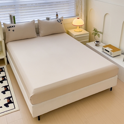 91家纺网 家纺一手货源 找家纺 梦嘉居 2024新款直播热款A类ins风多巴胺色超柔亲肤磨毛纯色水洗棉毛巾绣套件-单床笠 幸运熊猫-奶茶驼