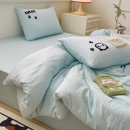 梦嘉居 2024新款直播热款A类ins风多巴胺色超柔亲肤磨毛纯色水洗棉毛巾绣套件-四件套 幸运熊猫-天空蓝