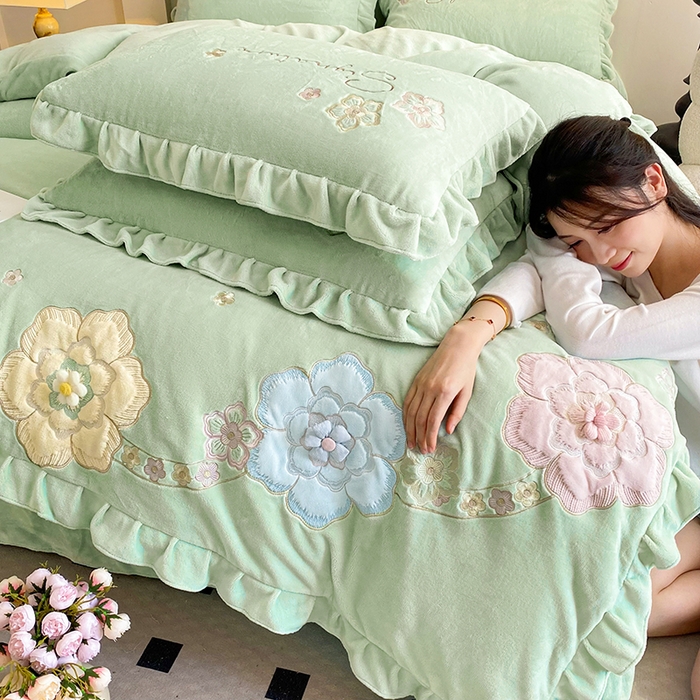 91家纺网 家纺一手货源 找家纺 可以家居 2024新款高克重全消光绣花四件套-潘多拉 新芽绿