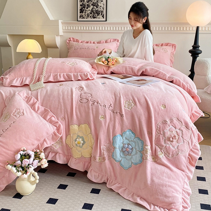 91家纺网 家纺一手货源 找家纺 可以家居 2024新款高克重全消光绣花四件套-潘多拉 公主粉