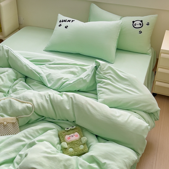 91家纺网 家纺一手货源 找家纺 梦嘉居 2024新款直播热款A类ins风多巴胺色超柔亲肤磨毛纯色水洗棉毛巾绣套件-单床笠 幸运熊猫-清新绿