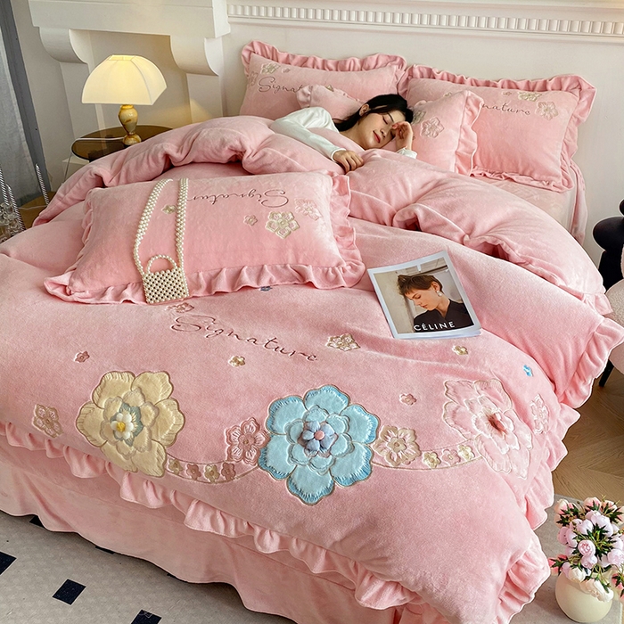 91家纺网 家纺一手货源 找家纺 可以家居 2024新款高克重全消光绣花四件套-潘多拉 公主粉