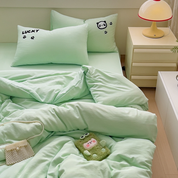 91家纺网 家纺一手货源 找家纺 梦嘉居 2024新款直播热款A类ins风多巴胺色超柔亲肤磨毛纯色水洗棉毛巾绣套件-单床笠 幸运熊猫-清新绿