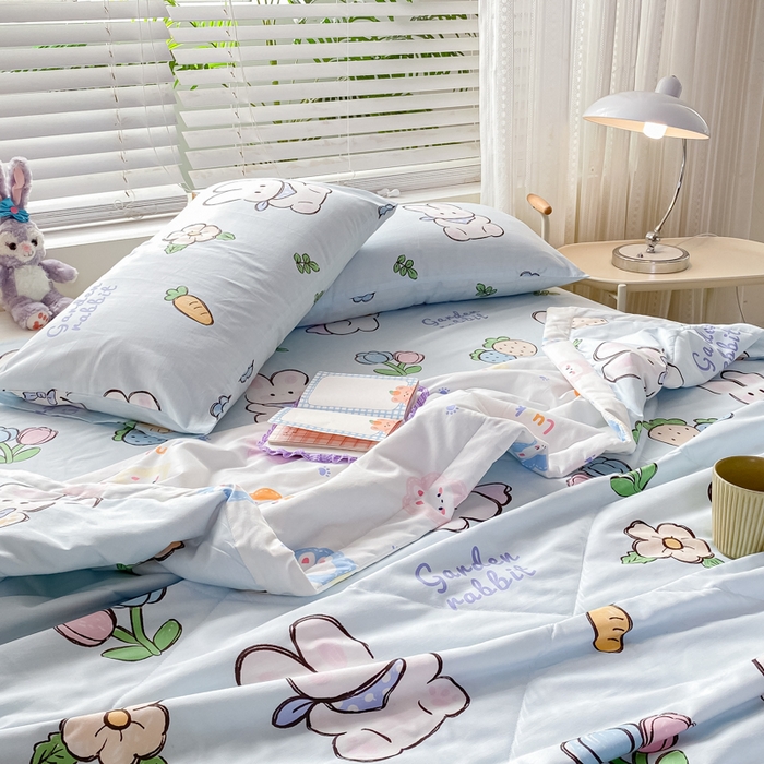 91家纺网 家纺一手货源 找家纺 莱宁被业 2024新款喷气全棉正反纯棉印花夏凉被全棉夏被四件套 a萝卜兔蓝