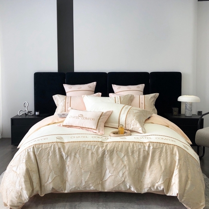 91家纺网 家纺一手货源 找家纺 卡姿家纺 2024新款秋冬优雅刺绣四件-茱丽叶 茱丽叶-白