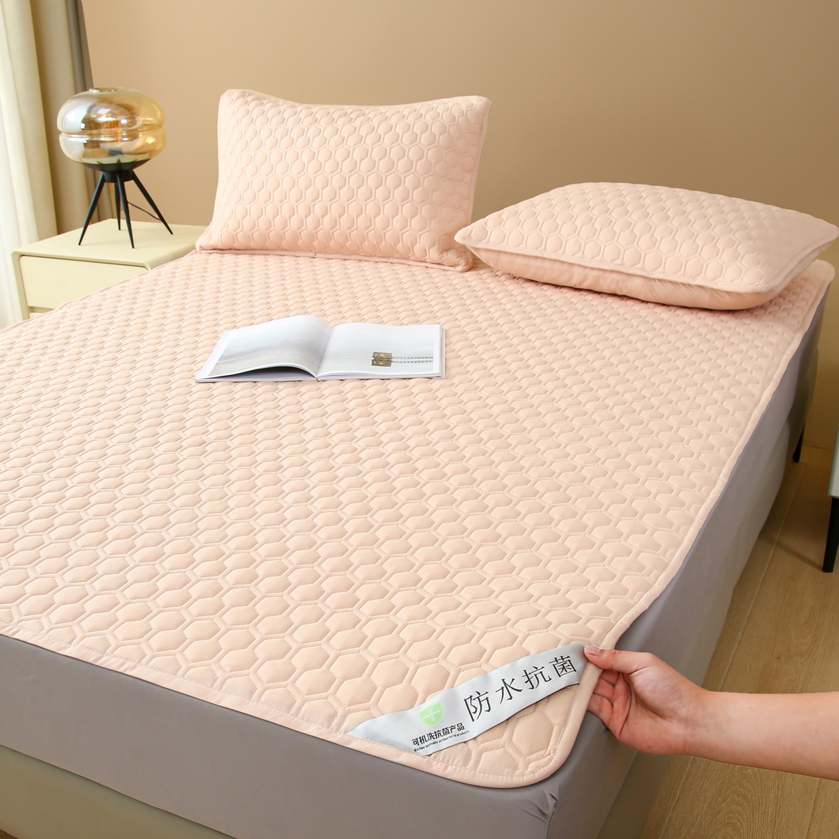 91家纺网 家纺一手货源 找家纺 老帅的工厂店  2025新款夹棉纯色防水床垫 杏色