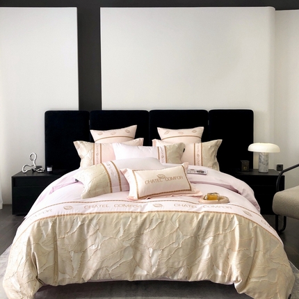 91家纺网 家纺一手货源 找家纺 卡姿家纺 2024新款秋冬优雅刺绣四件-茱丽叶 茱丽叶-微微紫