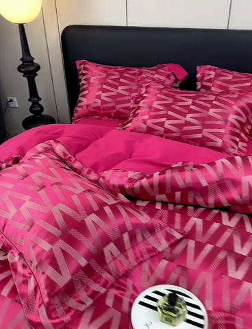 91家纺网 家纺一手货源 找家纺 三沁2024网红直播爆款全棉高精密色织贡缎提花镂空系列四件套 杜迪安