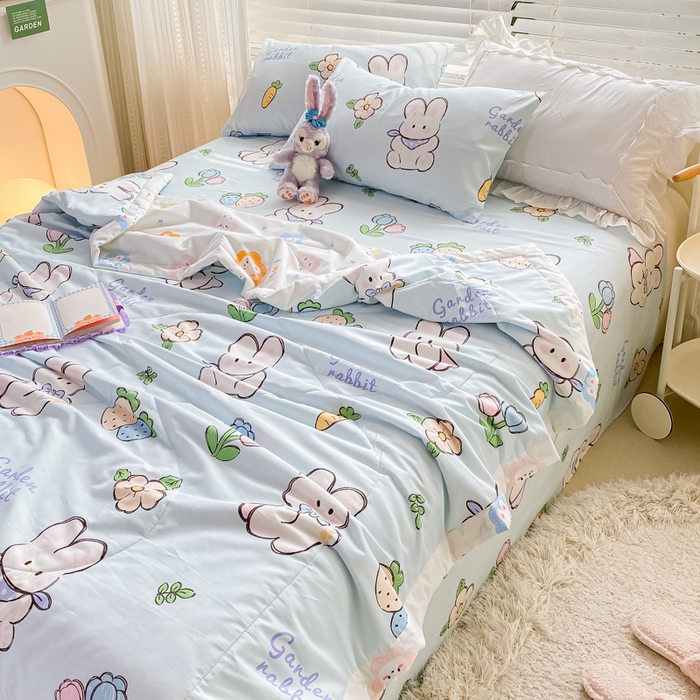 91家纺网 家纺一手货源 找家纺 莱宁被业 2024新款喷气全棉正反纯棉印花夏凉被全棉夏被四件套 a萝卜兔蓝