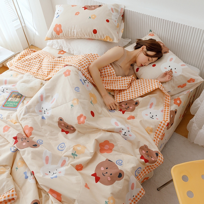 91家纺网 家纺一手货源 找家纺 莱宁被业 2024新款全棉宽幅喷气印花夏被 贩卖蜜糖