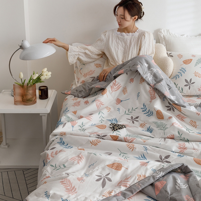 91家纺网 家纺一手货源 找家纺 莱宁被业 2024新款全棉宽幅喷气印花夏被 朵拉花园