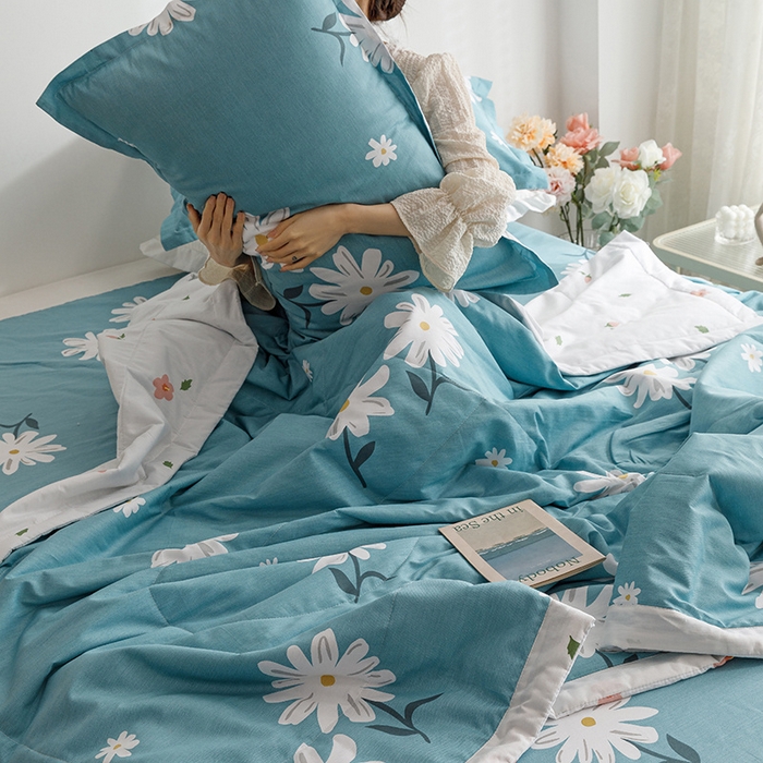 91家纺网 家纺一手货源 找家纺 莱宁被业 2024新款全棉宽幅喷气印花夏被 雏菊