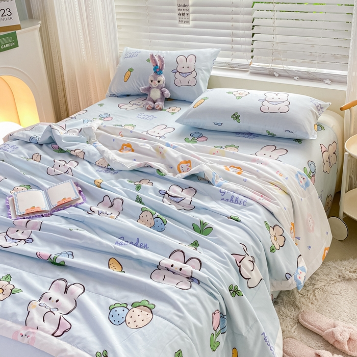 91家纺网 家纺一手货源 找家纺 莱宁被业 2024新款喷气全棉正反纯棉印花夏凉被全棉夏被四件套 a萝卜兔蓝