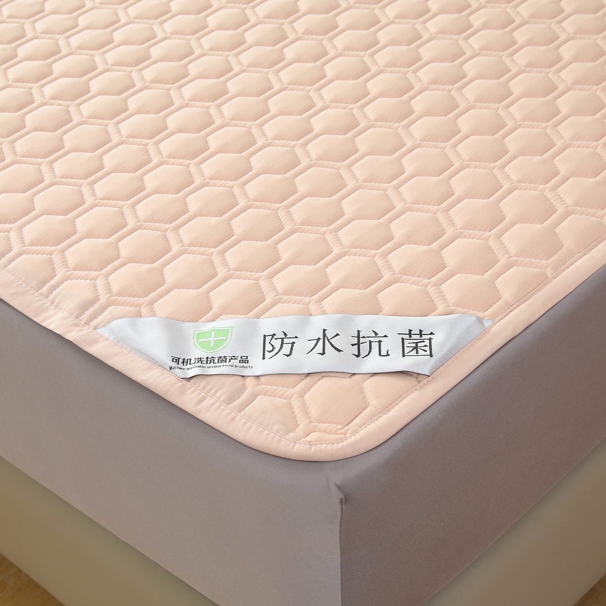 91家纺网 家纺一手货源 找家纺 老帅的工厂店  2025新款夹棉纯色防水床垫 杏色