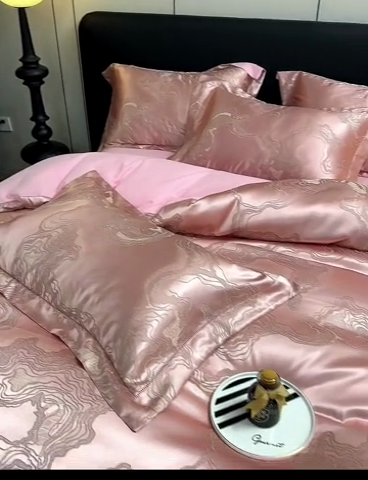 91家纺网 家纺一手货源 找家纺 三沁2024网红直播爆款全棉高精密色织贡缎提花镂空系列四件套 粉黛佳人