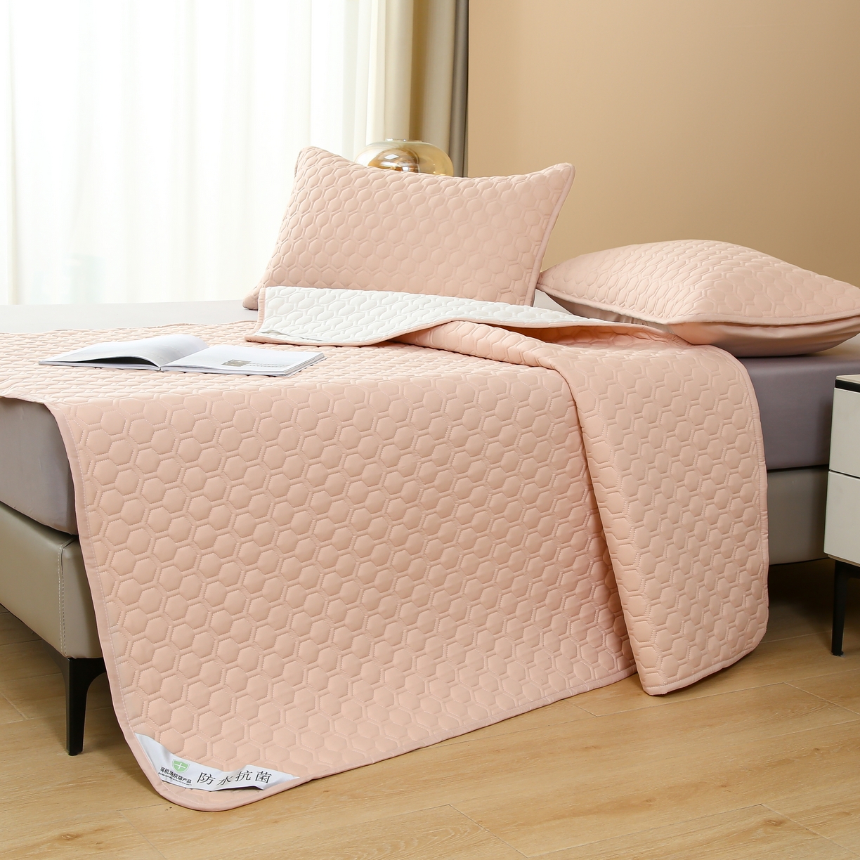 91家纺网 家纺一手货源 找家纺 老帅的工厂店  2025新款夹棉纯色防水床垫 杏色