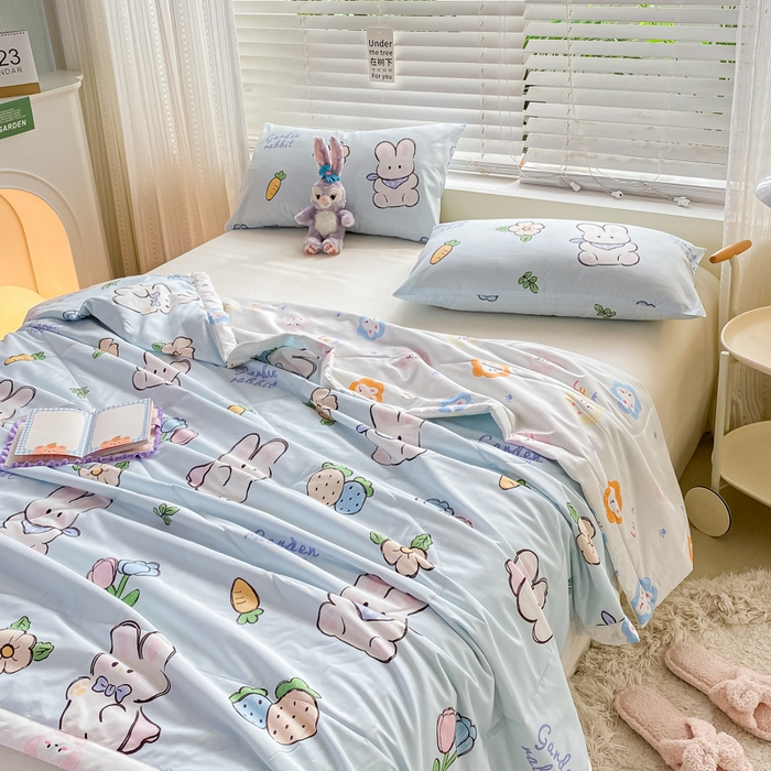 91家纺网 家纺一手货源 找家纺 莱宁被业 2024新款喷气全棉正反纯棉印花夏凉被全棉夏被四件套 a萝卜兔蓝