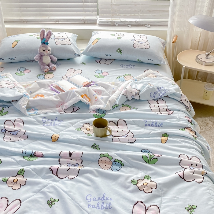 91家纺网 家纺一手货源 找家纺 莱宁被业 2024新款喷气全棉正反纯棉印花夏凉被全棉夏被四件套 a萝卜兔蓝