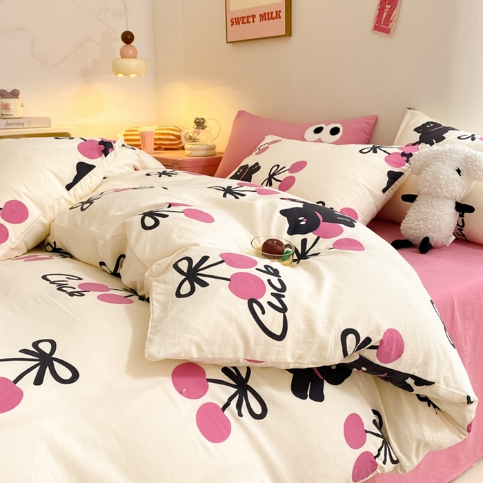 91家纺网 家纺一手货源 找家纺 葡萄家 2024新款双层纱云柔水洗棉萌趣卡通系列四件套（提供买家秀联系客服） 樱桃小猫