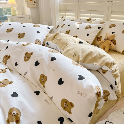 91家纺网 家纺一手货源 找家纺 百寐 2024新款全棉13070印花四件套 心心熊