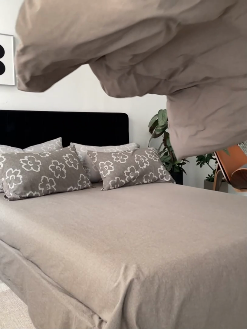 91家纺网 家纺一手货源 找家纺 安莱生活 2024新款双层纱大提花悠然纽扣宽边工艺款 悠然-浅灰