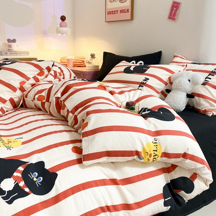 91家纺网 家纺一手货源 找家纺 葡萄家 2024新款双层纱云柔水洗棉萌趣卡通系列四件套（提供买家秀联系客服） 红小猫