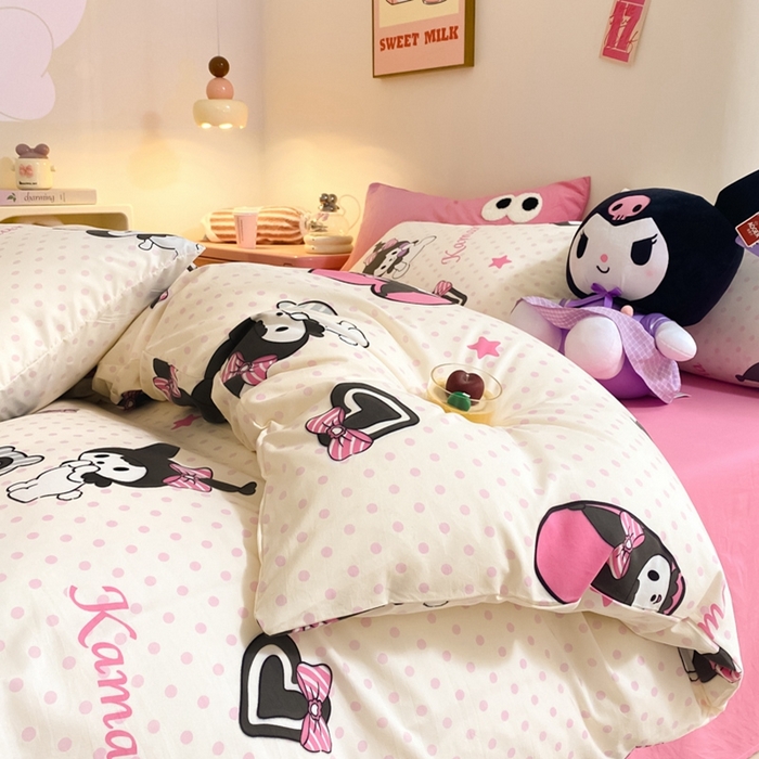 91家纺网 家纺一手货源 找家纺 葡萄家 2024新款双层纱云柔水洗棉萌趣卡通系列四件套（提供买家秀联系客服） 库洛小米