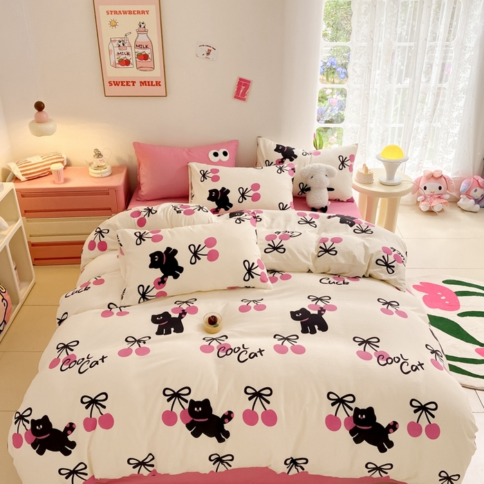91家纺网 家纺一手货源 找家纺 葡萄家 2024新款双层纱云柔水洗棉萌趣卡通系列四件套（提供买家秀联系客服） 樱桃小猫