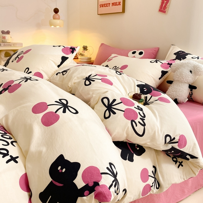 91家纺网 家纺一手货源 找家纺 葡萄家 2024新款双层纱云柔水洗棉萌趣卡通系列四件套（提供买家秀联系客服） 樱桃小猫