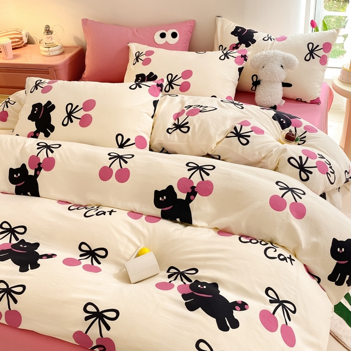 91家纺网 家纺一手货源 找家纺 葡萄家 2024新款双层纱云柔水洗棉萌趣卡通系列四件套（提供买家秀联系客服） 樱桃小猫