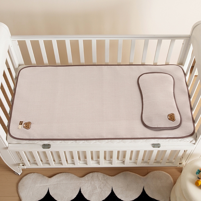 91家纺网 家纺一手货源 找家纺 小芽家居 2024新品贴布绣凉席 小熊（香槟）