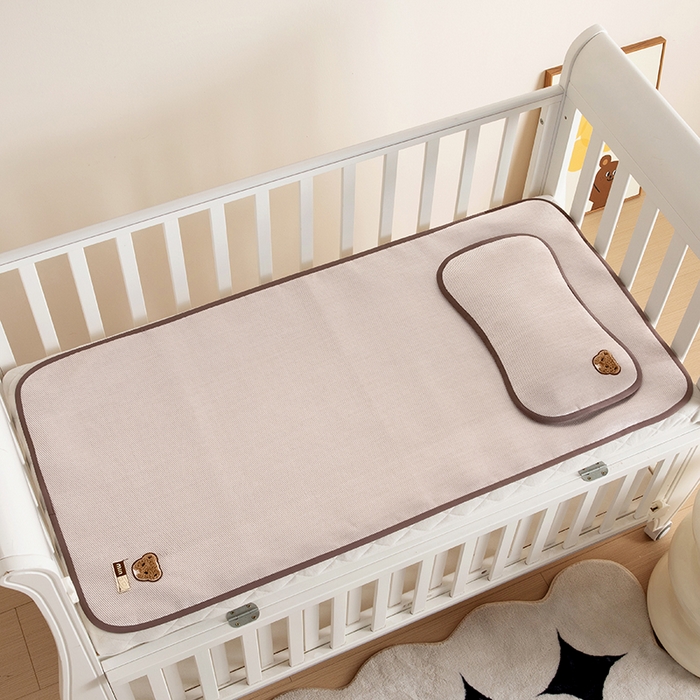 91家纺网 家纺一手货源 找家纺 小芽家居 2024新品贴布绣凉席 小熊（香槟）