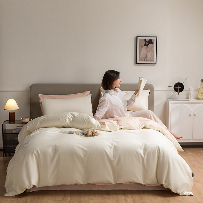 91家纺网 家纺一手货源 找家纺 澳梵家居 2024新款60支全棉纯色双拼金标款四件套-素写繁华系列 奶昔白-白桃粉