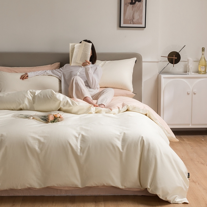 91家纺网 家纺一手货源 找家纺 澳梵家居 2024新款60支全棉纯色双拼金标款四件套-素写繁华系列 奶昔白-白桃粉
