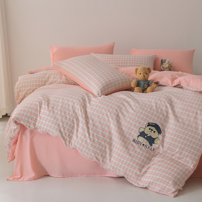 91家纺网 家纺一手货源 找家纺 潮邦创意家居 2025新款春夏亲肤水洗棉刺绣四件套-贝恩熊 贝恩熊-蜜格粉