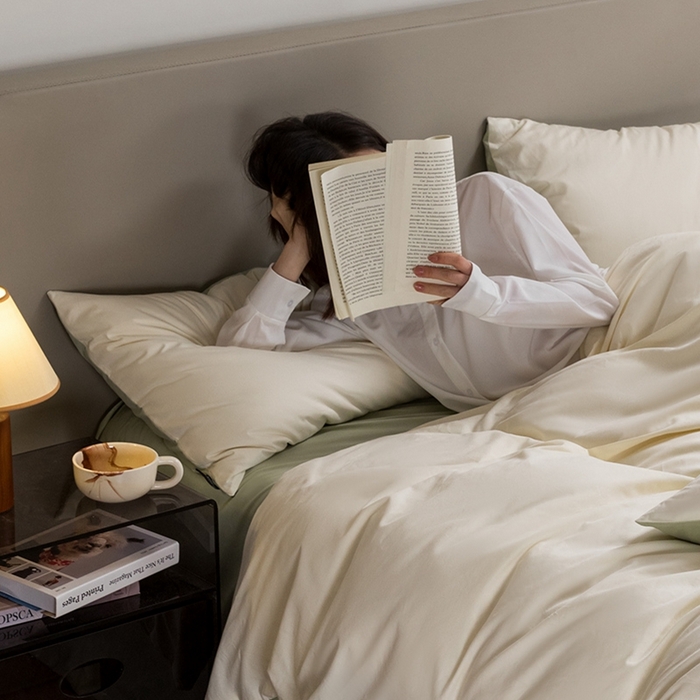 91家纺网 家纺一手货源 找家纺 澳梵家居 2024新款60支全棉纯色双拼金标款四件套-素写繁华系列 奶昔白-清风绿