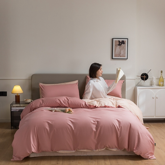 91家纺网 家纺一手货源 找家纺 澳梵家居 2024新款60支全棉纯色双拼金标款四件套-素写繁华系列 蜜豆粉-白桃粉