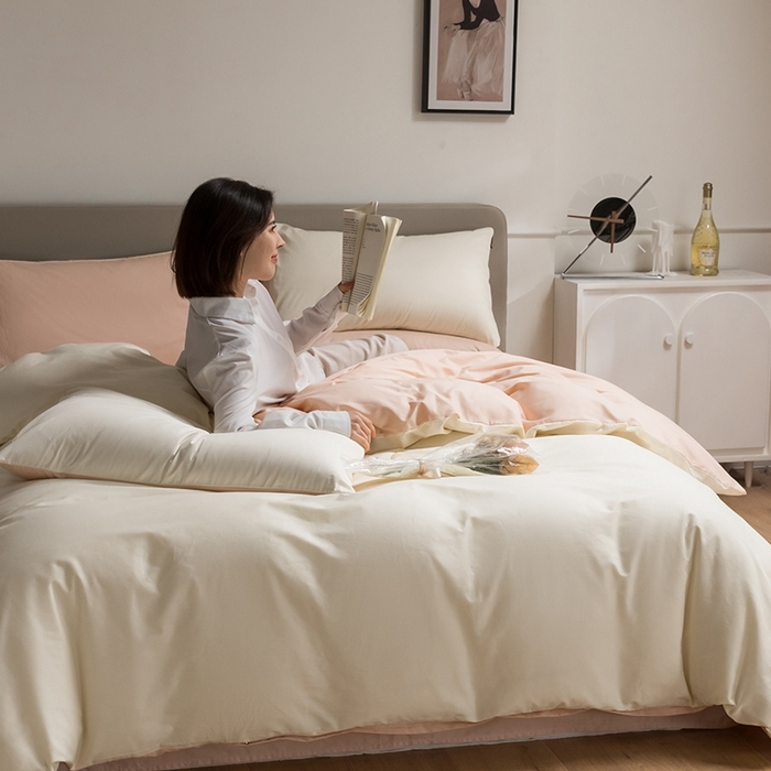 91家纺网 家纺一手货源 找家纺 澳梵家居 2024新款60支全棉纯色双拼金标款四件套-素写繁华系列 奶昔白-白桃粉