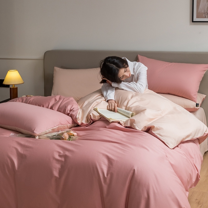 91家纺网 家纺一手货源 找家纺 澳梵家居 2024新款60支全棉纯色双拼金标款四件套-素写繁华系列 蜜豆粉-白桃粉