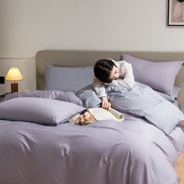 91家纺网 家纺一手货源 找家纺 澳梵家居 2024新款60支全棉纯色双拼金标款四件套-素写繁华系列 暮山紫-薄雾蓝