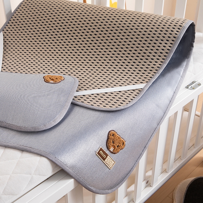 91家纺网 家纺一手货源 找家纺 小芽家居 2024新品贴布绣凉席 小熊（银灰）