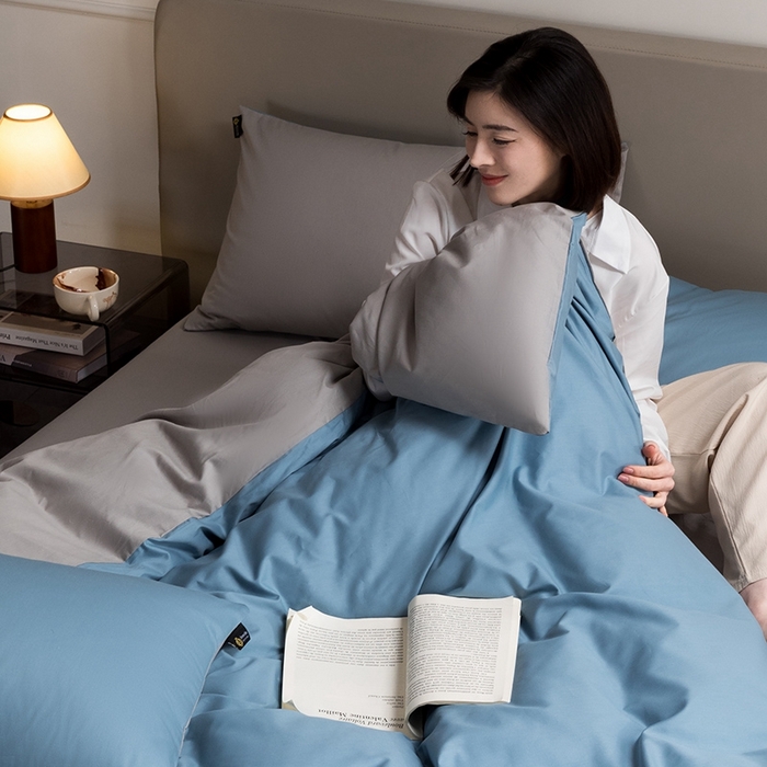 91家纺网 家纺一手货源 找家纺 澳梵家居 2024新款60支全棉纯色双拼金标款四件套-素写繁华系列 绅士蓝-椰子灰