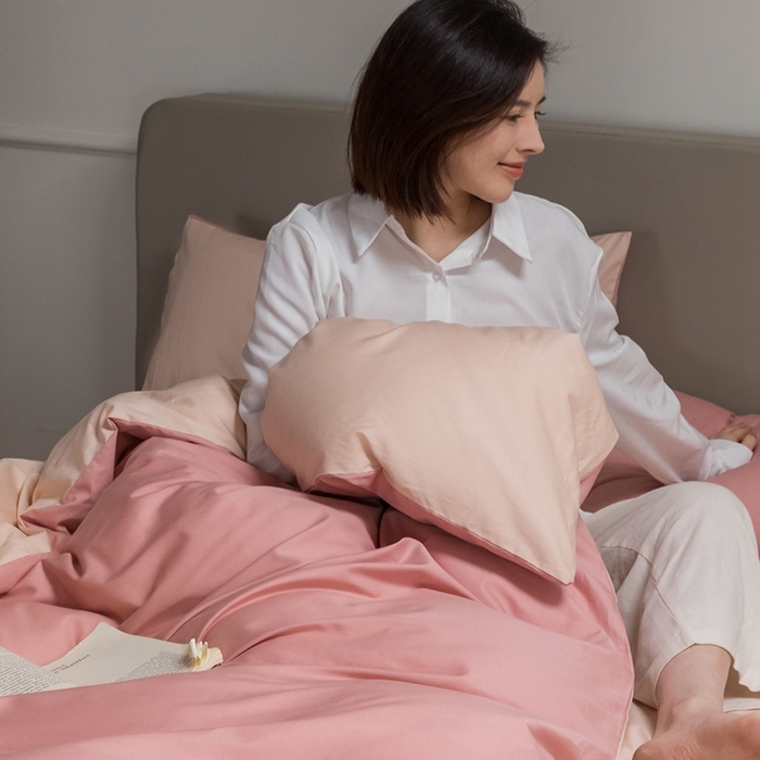 91家纺网 家纺一手货源 找家纺 澳梵家居 2024新款60支全棉纯色双拼金标款四件套-素写繁华系列 蜜豆粉-白桃粉