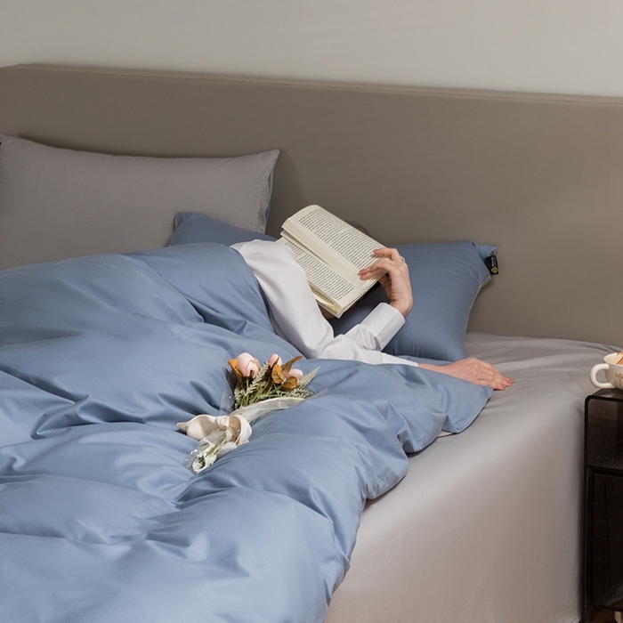 91家纺网 家纺一手货源 找家纺 澳梵家居 2024新款60支全棉纯色双拼金标款四件套-素写繁华系列 莱茵蓝-椰子灰